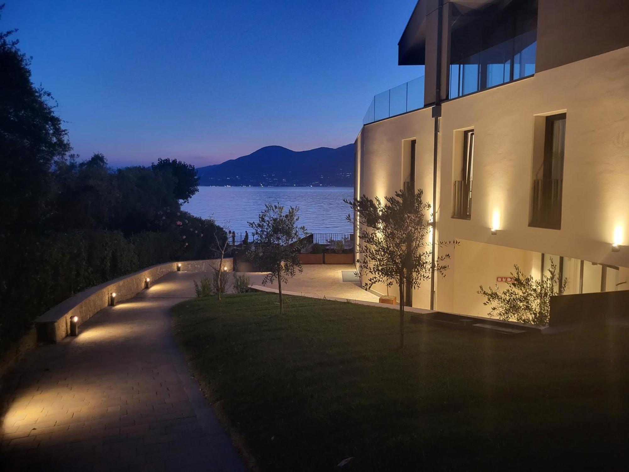 Attilio High Living Suites - Adults Only Torri Del Benaco Buitenkant foto