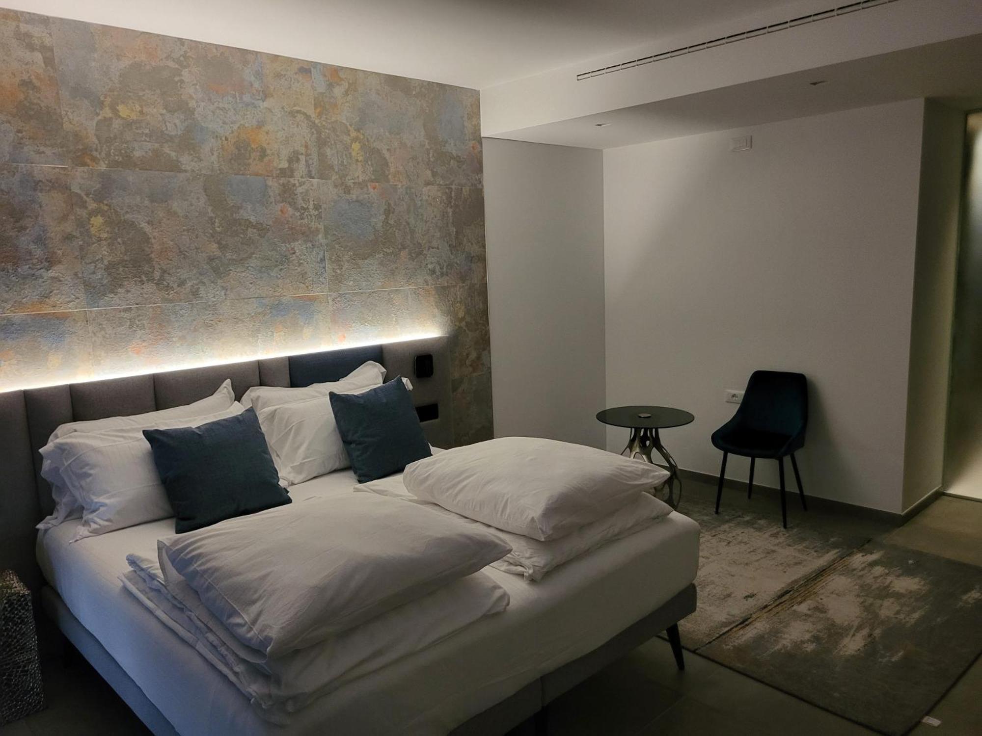Attilio High Living Suites - Adults Only Torri Del Benaco Kamer foto