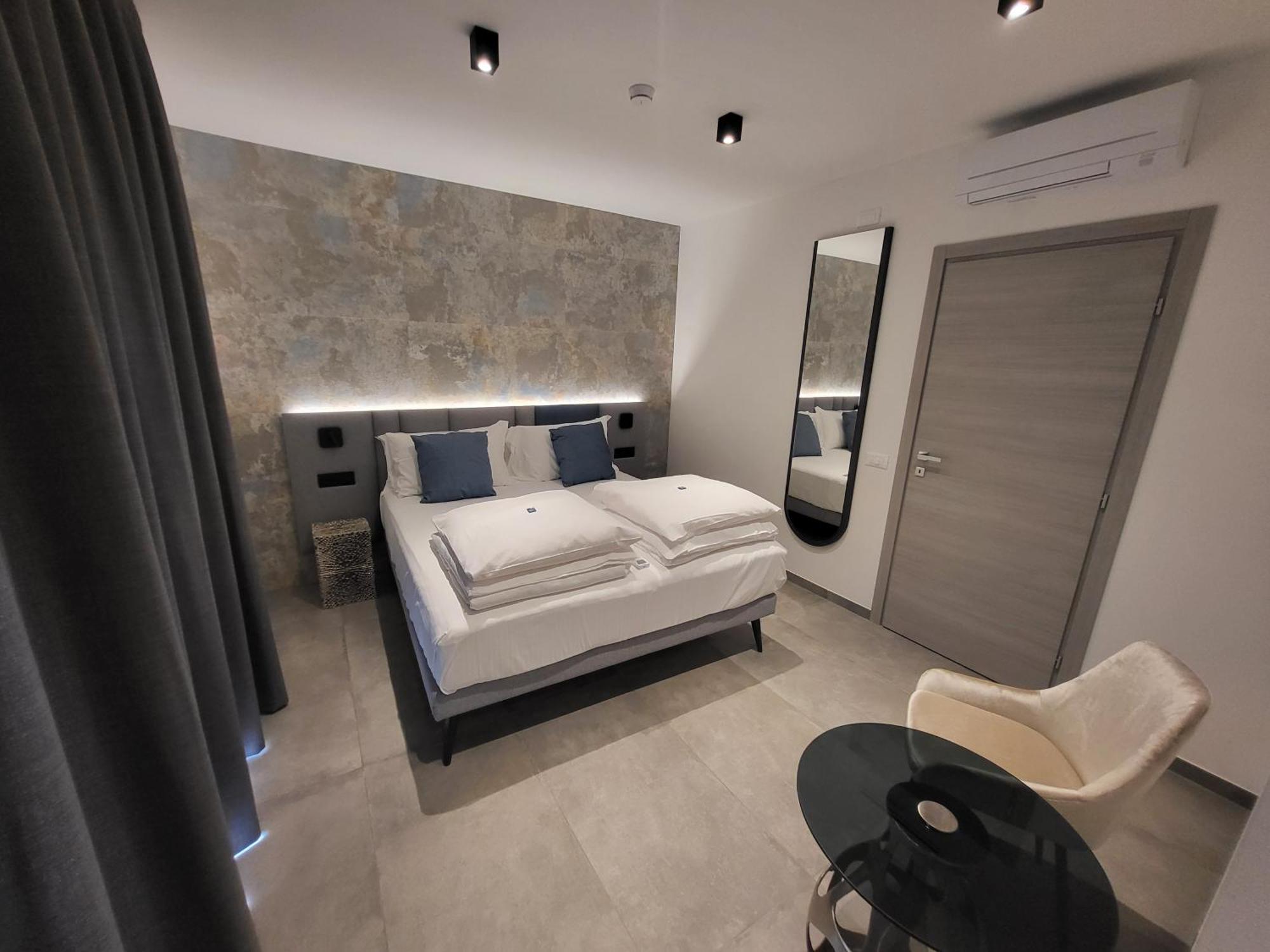 Attilio High Living Suites - Adults Only Torri Del Benaco Kamer foto