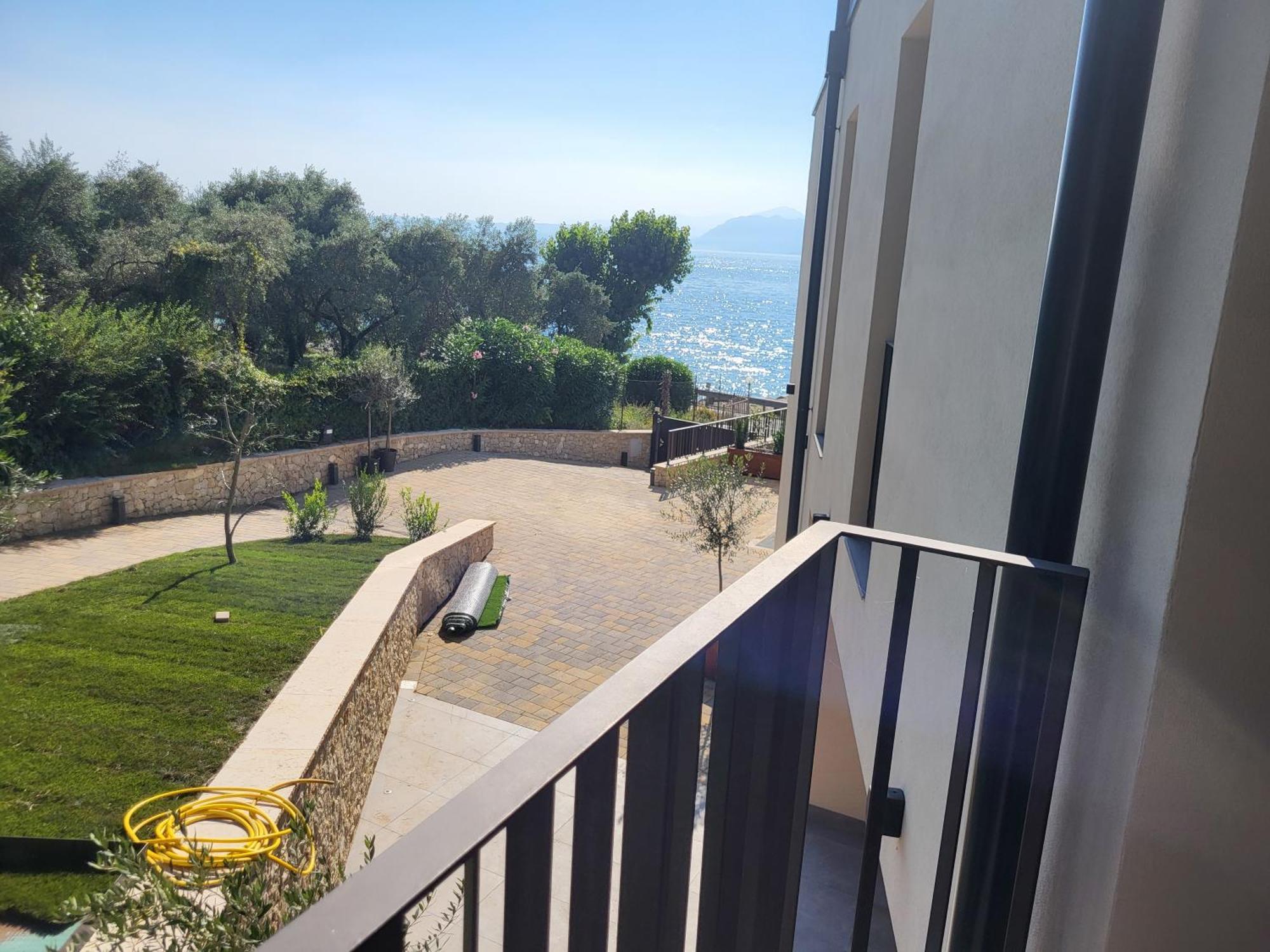 Attilio High Living Suites - Adults Only Torri Del Benaco Buitenkant foto