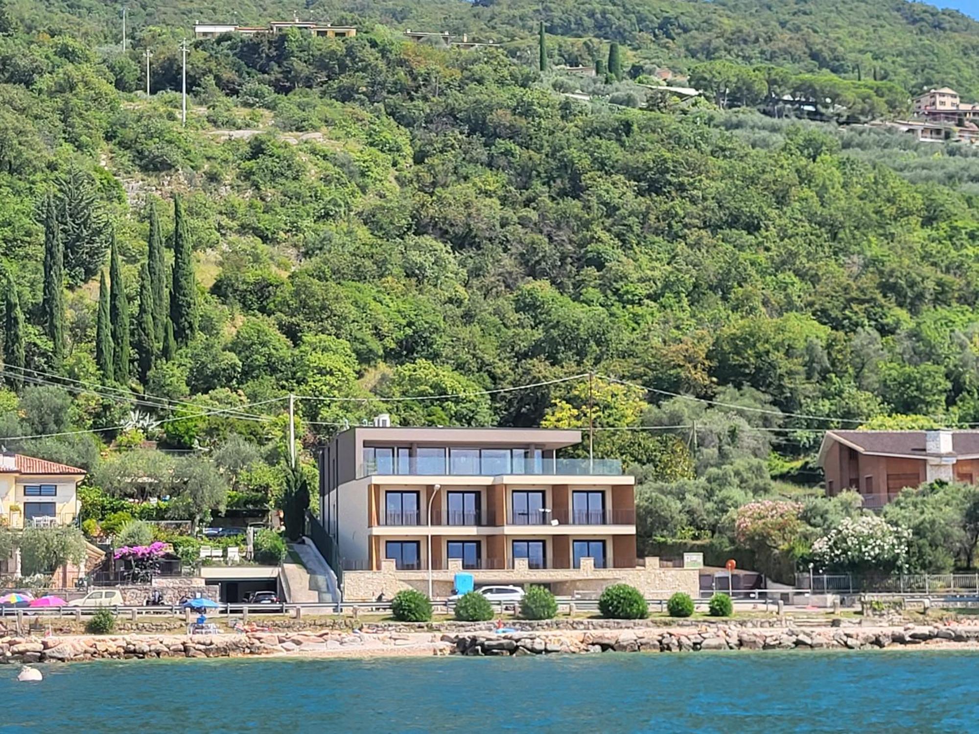 Attilio High Living Suites - Adults Only Torri Del Benaco Buitenkant foto